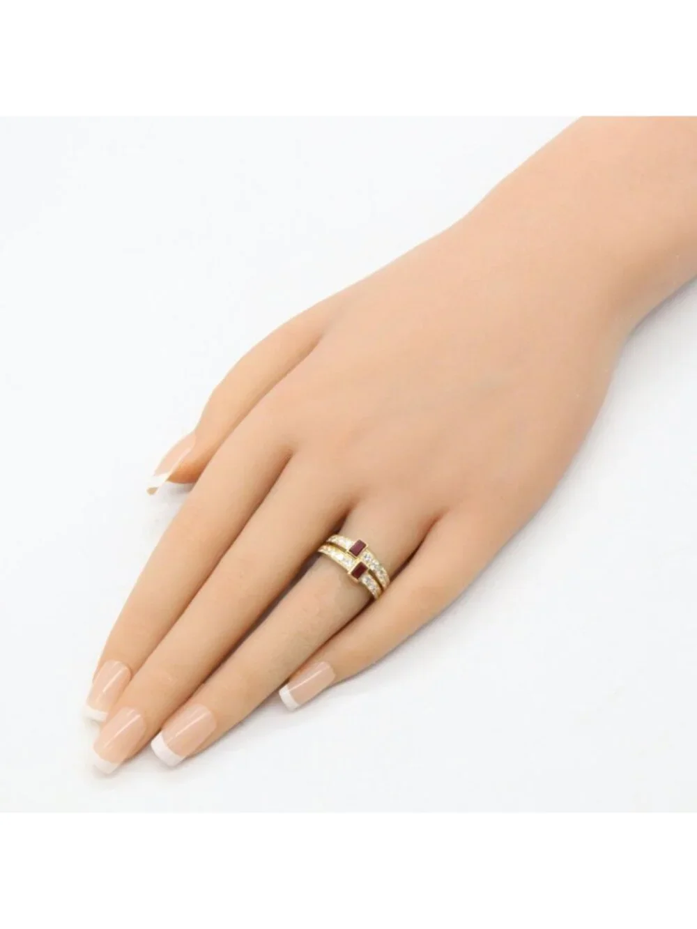 Van Cleef & Arpels slight signs